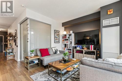 906 - 775 King Street, Toronto, ON - Indoor Photo Showing Living Room