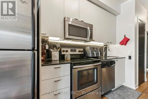 906 - 775 King Street, Toronto, ON - Indoor Photo Showing Kitchen