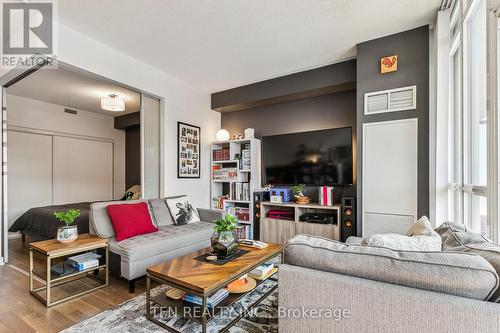 906 - 775 King Street, Toronto, ON - Indoor Photo Showing Living Room