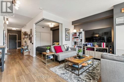 906 - 775 King Street, Toronto, ON - Indoor Photo Showing Living Room