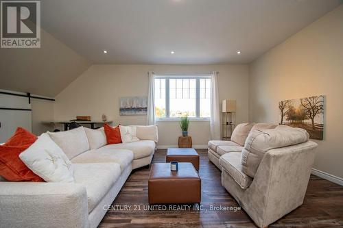 90 Homewood Avenue, Trent Hills (Hastings), ON - Indoor Photo Showing Living Room