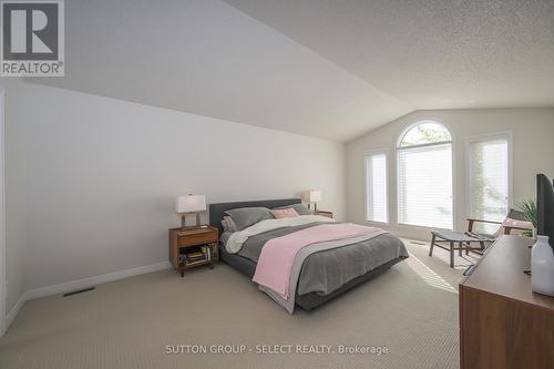 38 Ullswater Crescent, London, ON - Indoor Photo Showing Bedroom