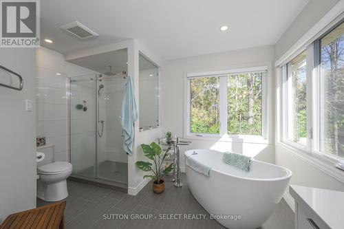 38 Ullswater Crescent, London, ON - Indoor Photo Showing Bathroom