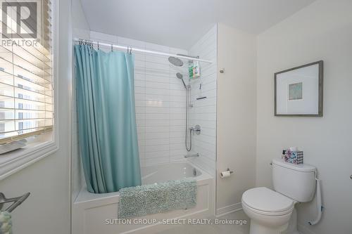 38 Ullswater Crescent, London, ON - Indoor Photo Showing Bathroom