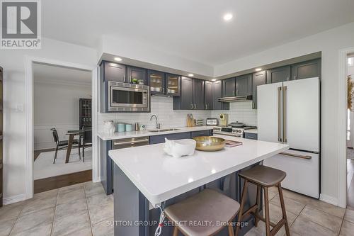 38 Ullswater Crescent, London, ON - Indoor Photo Showing Kitchen With Upgraded Kitchen