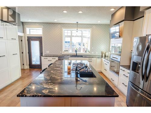 11728 103A Street, Fort St. John, BC - Indoor Photo Showing Kitchen With Upgraded Kitchen