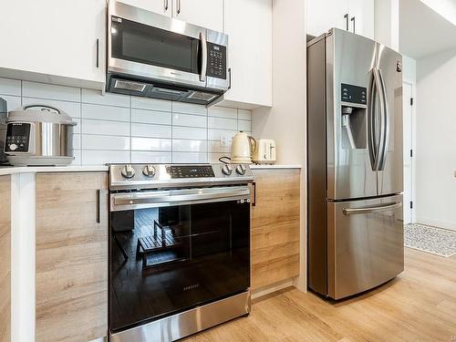 105-2469 Gateway Rd, Langford, BC - Indoor Photo Showing Kitchen