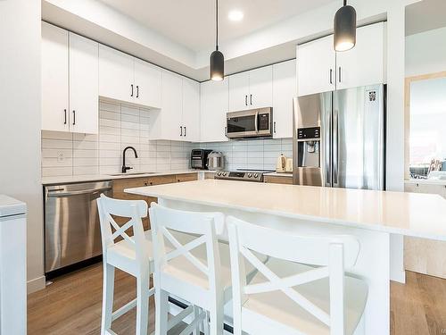 105-2469 Gateway Rd, Langford, BC - Indoor Photo Showing Kitchen With Upgraded Kitchen