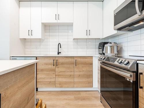 105-2469 Gateway Rd, Langford, BC - Indoor Photo Showing Kitchen With Upgraded Kitchen