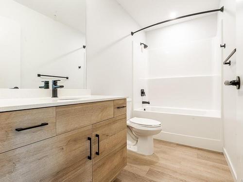 105-2469 Gateway Rd, Langford, BC - Indoor Photo Showing Bathroom