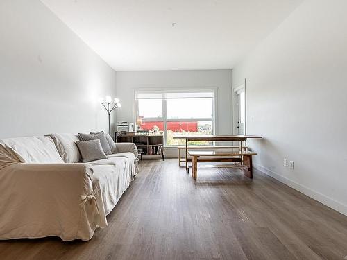 105-2469 Gateway Rd, Langford, BC - Indoor Photo Showing Living Room