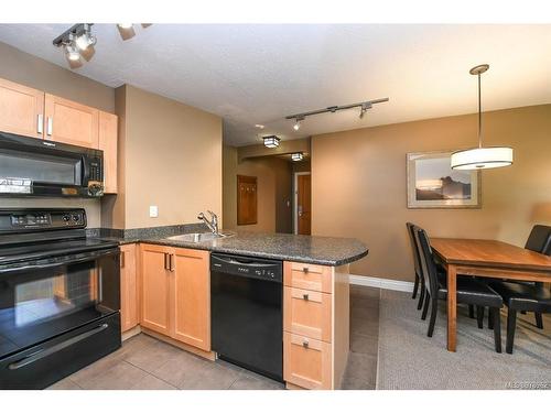 109B-1800 Riverside Lane, Courtenay, BC - Indoor Photo Showing Kitchen