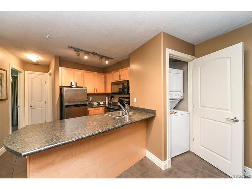 109B-1800 Riverside Lane, Courtenay, BC - Indoor Photo Showing Kitchen