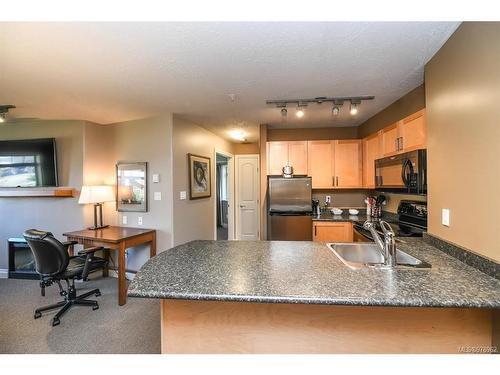 109B-1800 Riverside Lane, Courtenay, BC - Indoor Photo Showing Kitchen