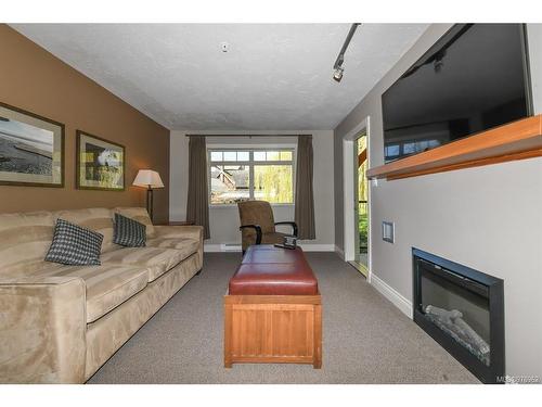 109B-1800 Riverside Lane, Courtenay, BC - Indoor Photo Showing Living Room With Fireplace