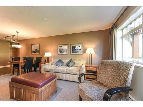 109B-1800 Riverside Lane, Courtenay, BC - Indoor Photo Showing Living Room