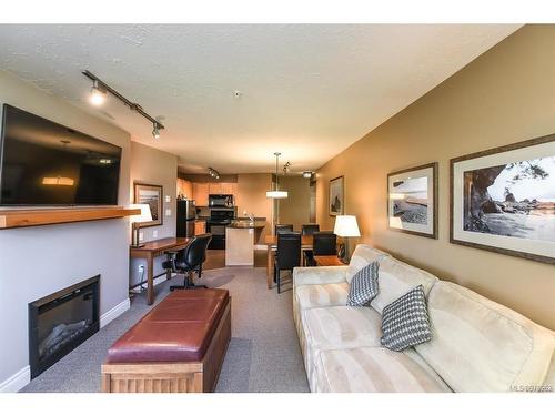 109B-1800 Riverside Lane, Courtenay, BC - Indoor Photo Showing Living Room With Fireplace