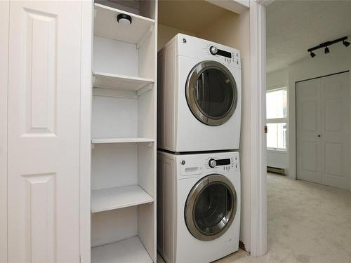 210-205 1St St, Courtenay, BC - Indoor Photo Showing Laundry Room