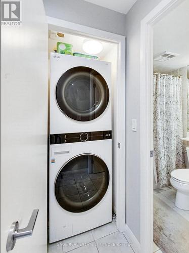 720 - 219 Fort York Boulevard, Toronto, ON - Indoor Photo Showing Laundry Room