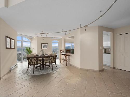 2602-154 Promenade Dr, Nanaimo, BC - Indoor Photo Showing Dining Room