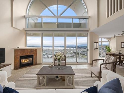 2602-154 Promenade Dr, Nanaimo, BC - Indoor Photo Showing Living Room With Fireplace