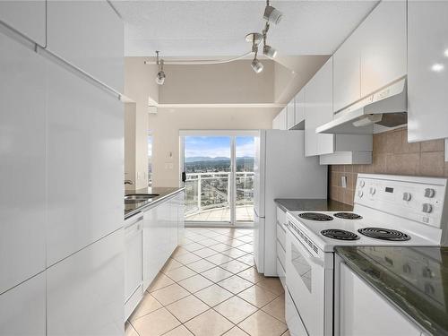 2602-154 Promenade Dr, Nanaimo, BC - Indoor Photo Showing Kitchen