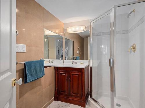 2602-154 Promenade Dr, Nanaimo, BC - Indoor Photo Showing Bathroom