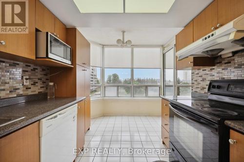 401 - 330 Alton Towers Circle, Toronto, ON - Indoor Photo Showing Kitchen