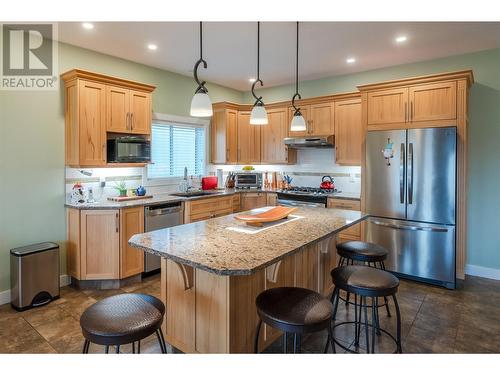 334 Chardonnay Avenue, Oliver, BC - Indoor Photo Showing Kitchen