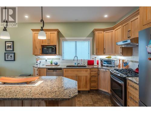 334 Chardonnay Avenue, Oliver, BC - Indoor Photo Showing Kitchen