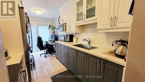 35 Craigleigh Crescent, Brampton, ON - Indoor Photo Showing Kitchen