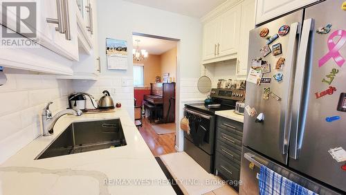 35 Craigleigh Crescent, Brampton, ON - Indoor Photo Showing Kitchen