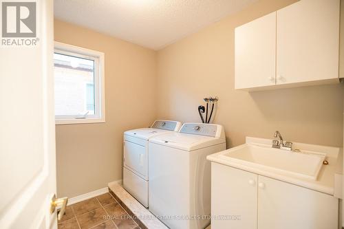 533 Nairn Circle, Milton, ON - Indoor Photo Showing Laundry Room