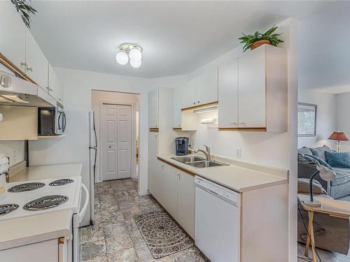 203-435 Morison Ave, Parksville, BC - Indoor Photo Showing Kitchen With Double Sink