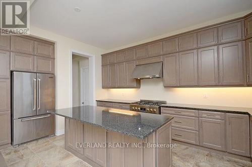 3276 Donald Mackay Street, Oakville, ON - Indoor Photo Showing Kitchen With Upgraded Kitchen