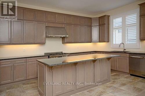 3276 Donald Mackay Street, Oakville, ON - Indoor Photo Showing Kitchen With Upgraded Kitchen