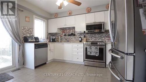 3 Frontenac Crescent, Brampton, ON - Indoor Photo Showing Kitchen