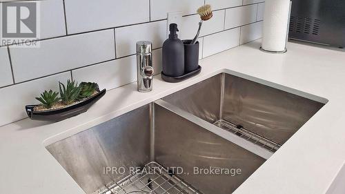 2 - 75 Ontario Avenue, Hamilton, ON - Indoor Photo Showing Kitchen