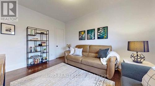 2 - 75 Ontario Avenue, Hamilton, ON - Indoor Photo Showing Living Room