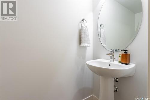 309 Germain Manor, Saskatoon, SK - Indoor Photo Showing Bathroom