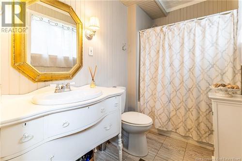 121 Prince Albert Street, Woodstock, NB - Indoor Photo Showing Bathroom