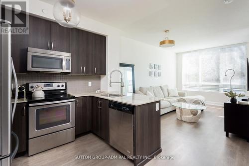 326 - 7608 Yonge Street, Vaughan, ON - Indoor Photo Showing Kitchen With Double Sink With Upgraded Kitchen