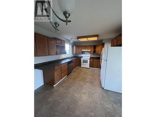 3955 Cottonwood Road, Fort Nelson, BC - Indoor Photo Showing Kitchen