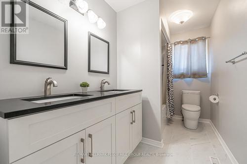 12 Moore Place, Barrie, ON - Indoor Photo Showing Bathroom