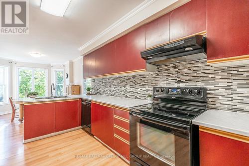 12 Moore Place, Barrie, ON - Indoor Photo Showing Kitchen