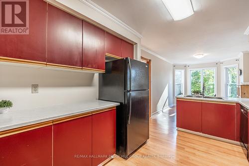 12 Moore Place, Barrie, ON - Indoor Photo Showing Kitchen