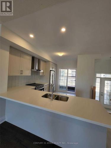 106 Clipper Crescent, Whitchurch-Stouffville, ON - Indoor Photo Showing Kitchen With Double Sink