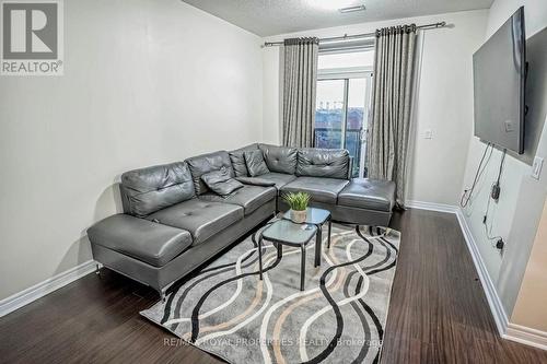 407 - 39 New Delhi Drive, Markham, ON - Indoor Photo Showing Living Room