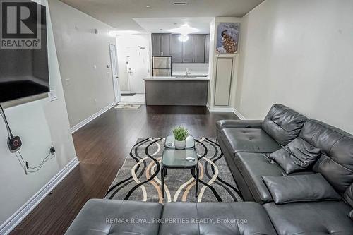 407 - 39 New Delhi Drive, Markham, ON - Indoor Photo Showing Living Room