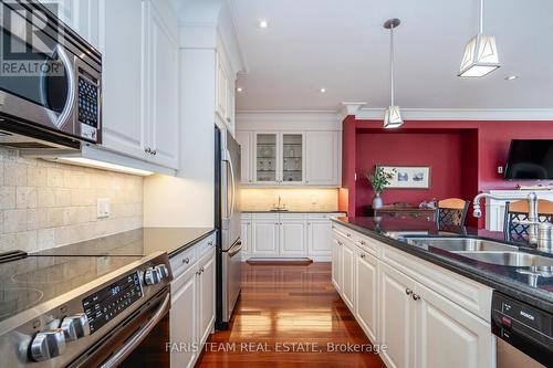 701 - 40 Trott Boulevard, Collingwood, ON - Indoor Photo Showing Kitchen With Double Sink With Upgraded Kitchen